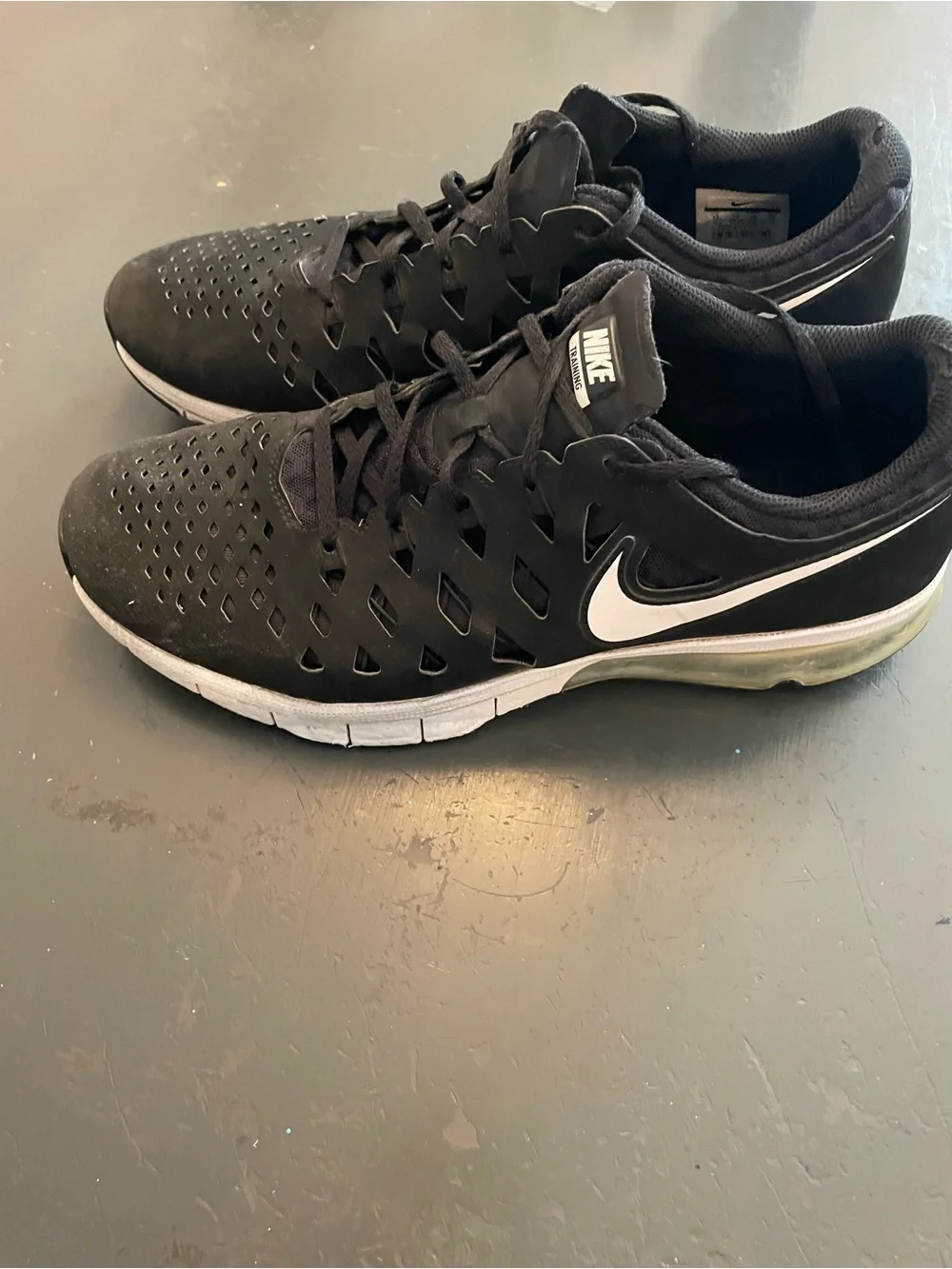 Nike Men's Black and White Athletic Trainers size 12 - Picture 1 of 6
